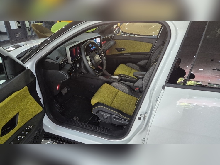 Renault 5 E-Tech 150 Comfort Range Iconic Five foto 9